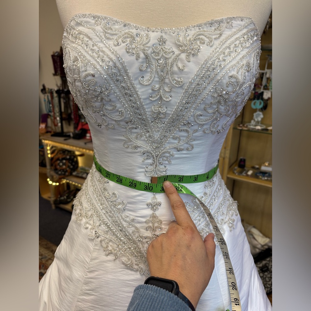 Imperial Elegant Strapless beaded Wedding Dress GORGEOUS!size 12-see pics EUC - Picture 5 of 17